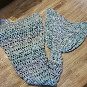 Mermaid tail throw blanket